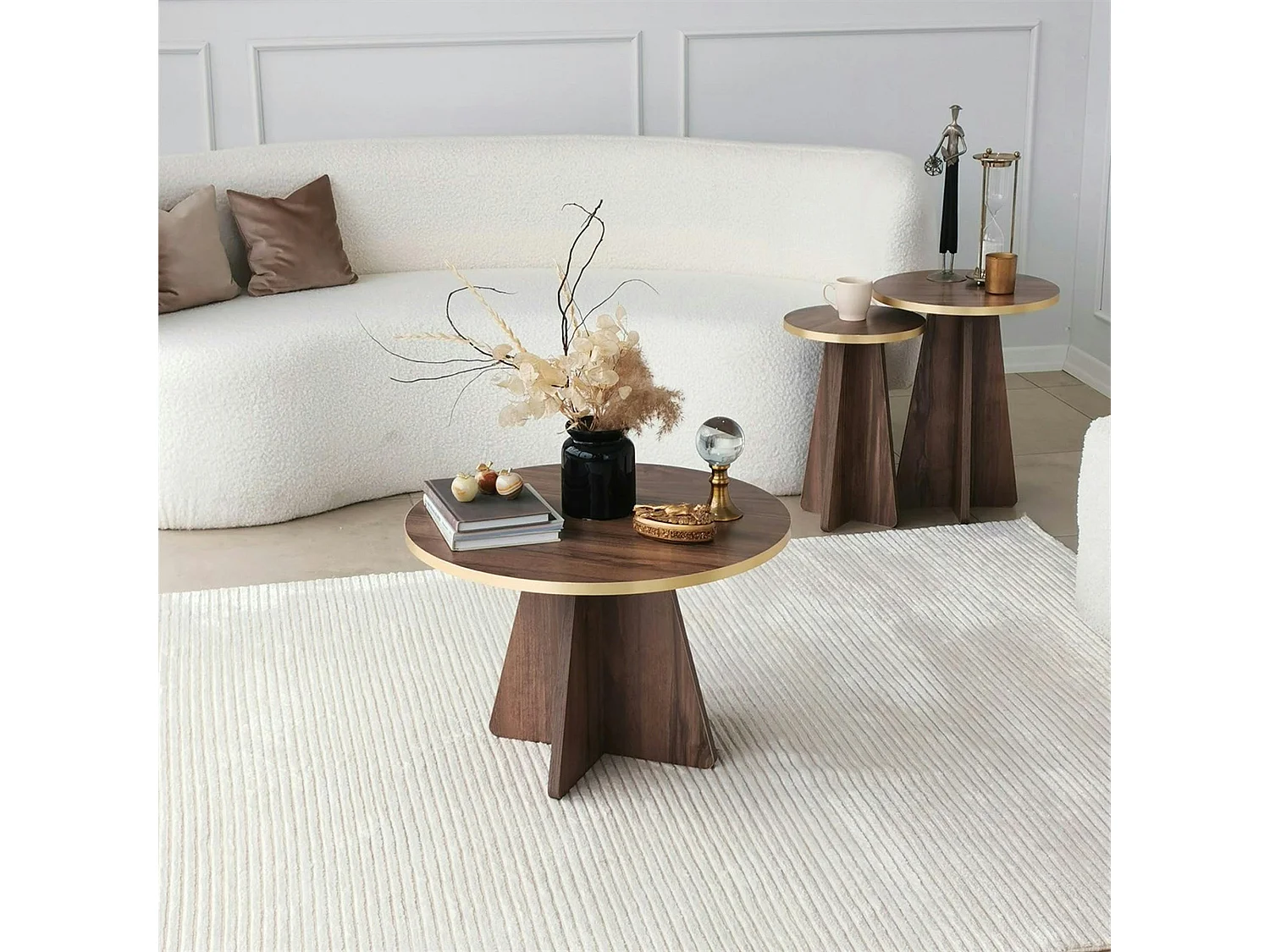 Table basse ronde effet noyer & pieds trapèze MARFA