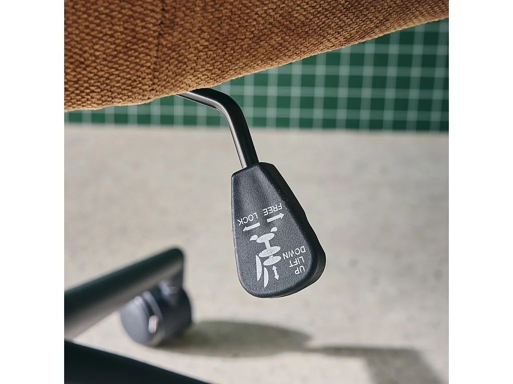 Chaise de bureau à roulettes ajustable métal et tissu camel - L 57 x P 57 x H 85/94.5cm - Stan