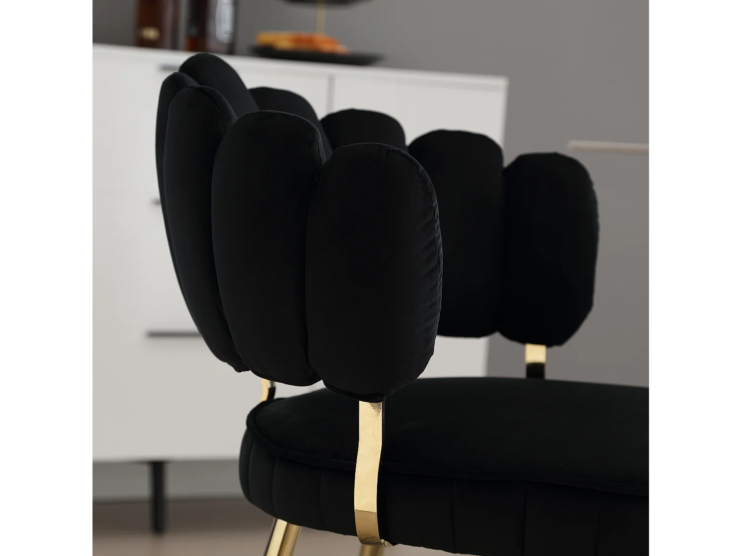 Lot de 2 chaises moderne - 58 x 56 x 78 cm - avec dossier fleuri + accoudoirs arrondis - velours - noir