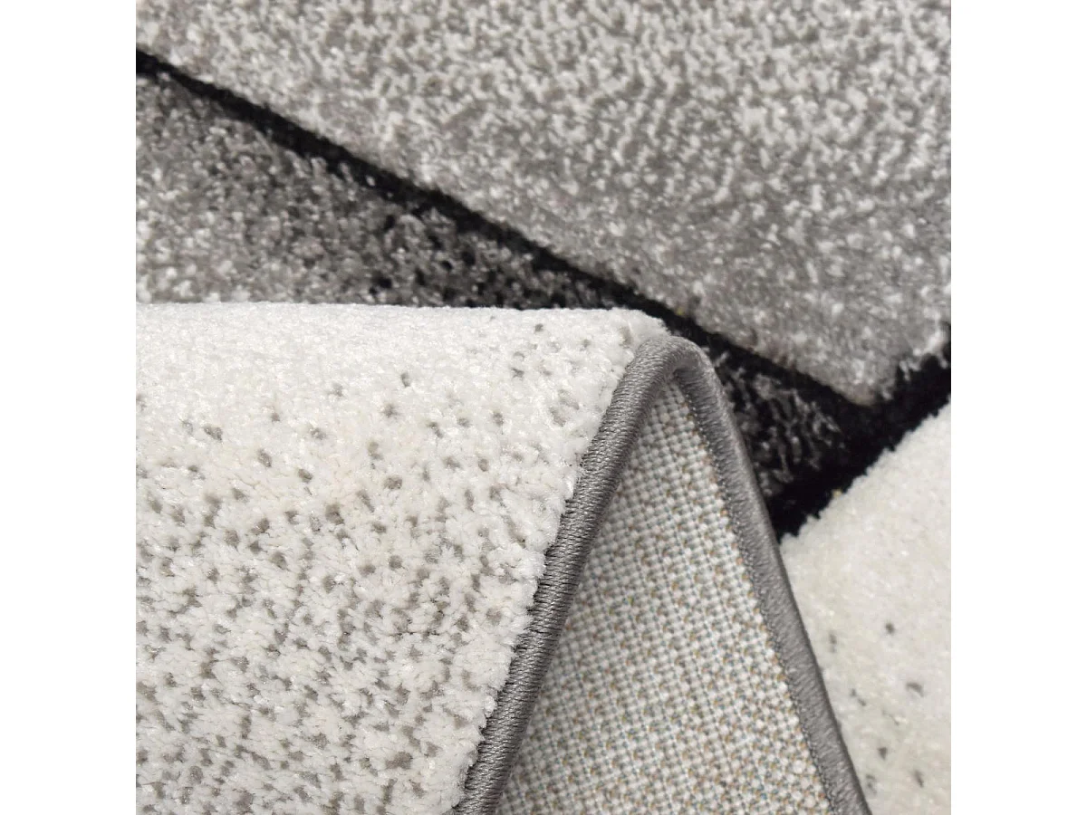 tapis salon 140x140 tissé rouge carré motif géométrique LYN8 ULTIMA