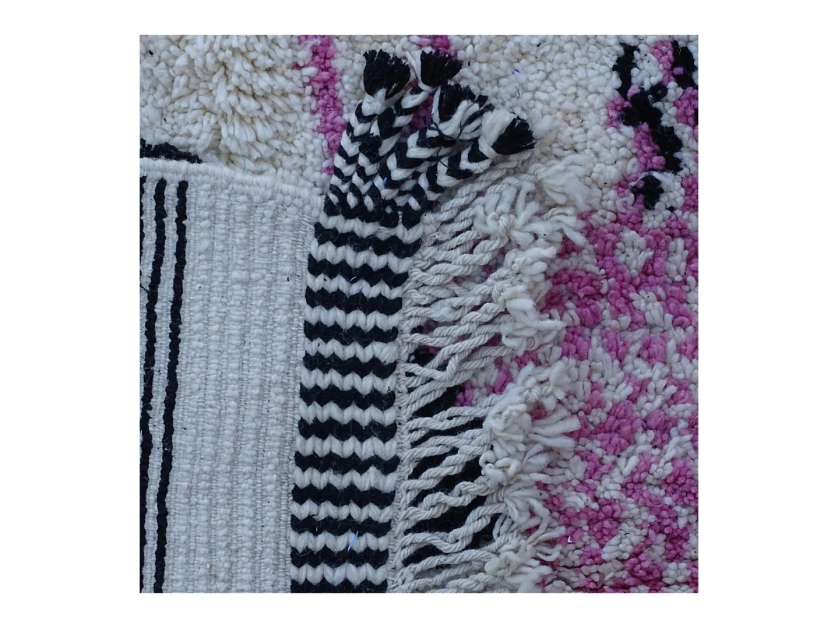 Authentique tapis berbère 260x355 fait à la main en laine crème et rose BENI OUARAIN DC