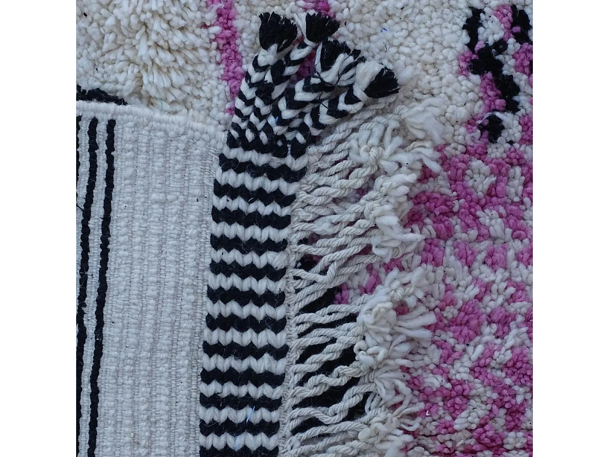 Authentique tapis berbère 260x355 fait à la main en laine crème et rose BENI OUARAIN DC