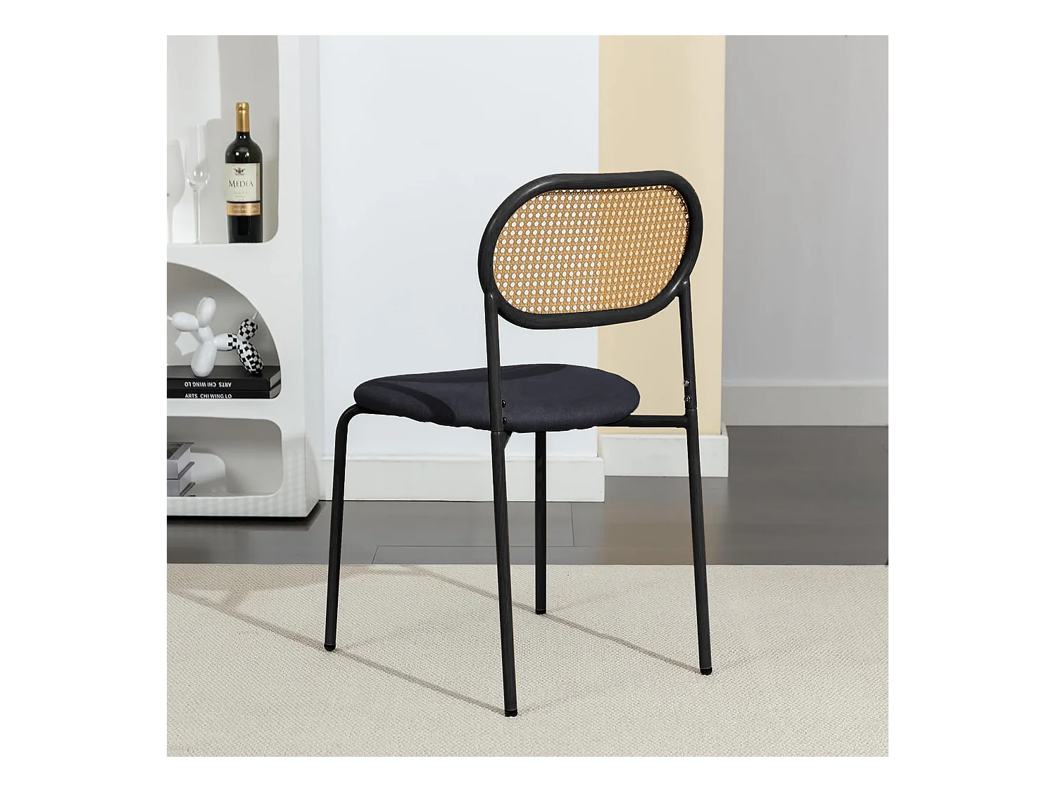 Set di 2 sedie da pranzo in rattan nero e legno naturale, struttura in metallo nero con seduta imbottita