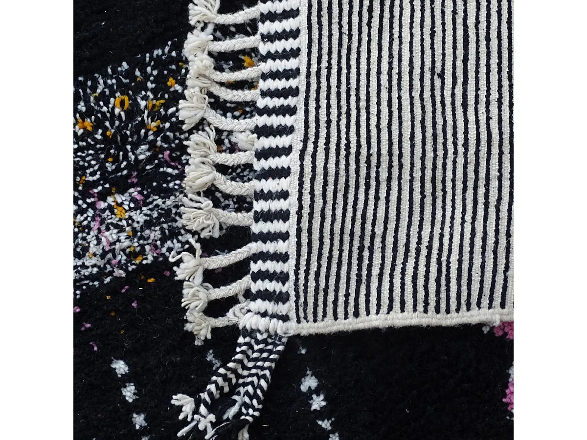 Authentique tapis berbère 220x360 fait à la main en laine noir et rouge BENI OUARAIN DE