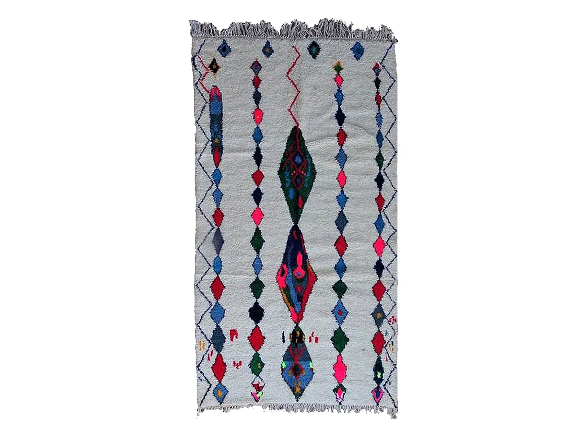 Authentique tapis berbère 150x270 fait main en laine gris et rose TEMARA