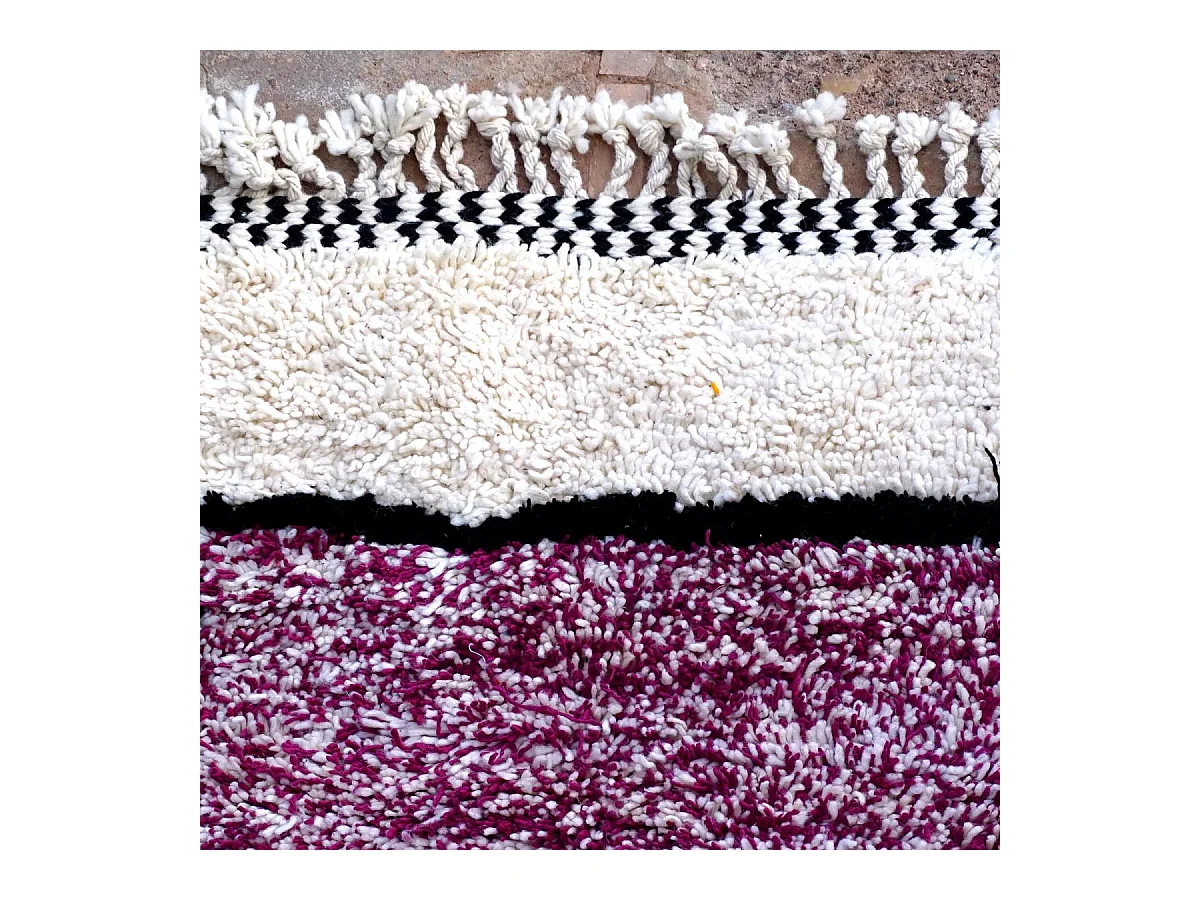 Authentique tapis berbère 260x345 fait à la main en laine blanc cassé et noir BENI OUARAIN U