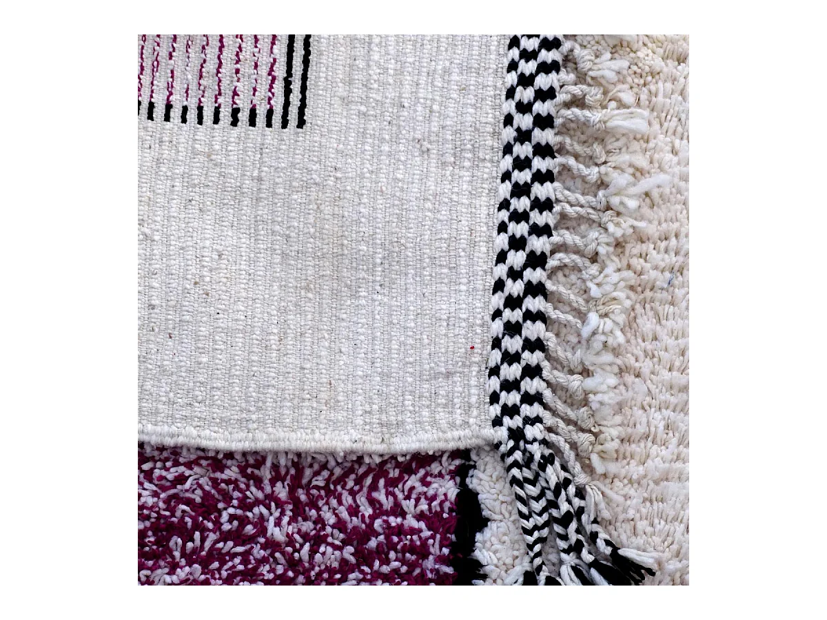 Authentique tapis berbère 260x345 fait à la main en laine blanc cassé et noir BENI OUARAIN U
