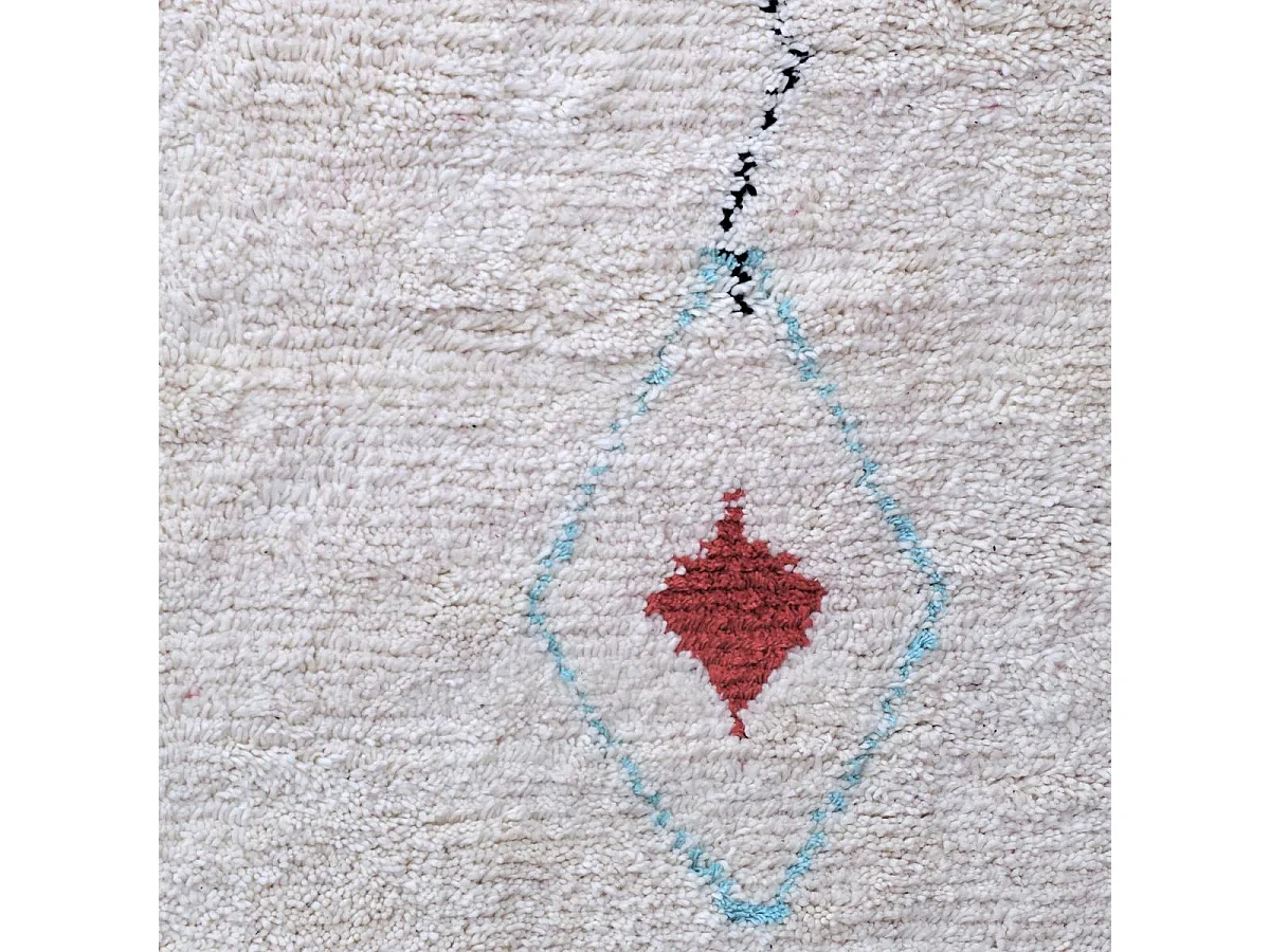 Authentique tapis berbère 260x345 fait à la main en laine blanc cassé et noir BENI OUARAIN U