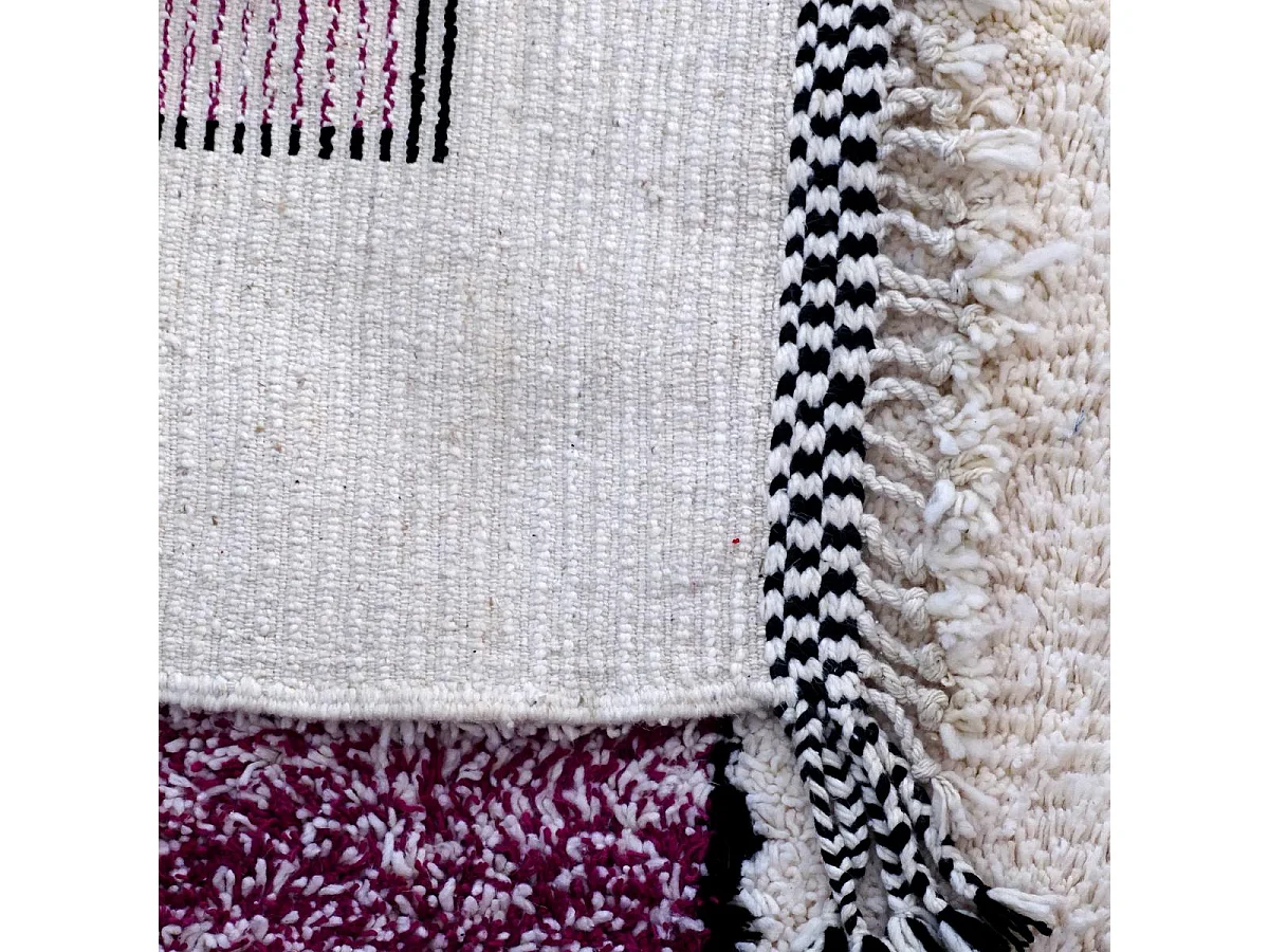 Authentique tapis berbère 260x345 fait à la main en laine blanc cassé et noir BENI OUARAIN U