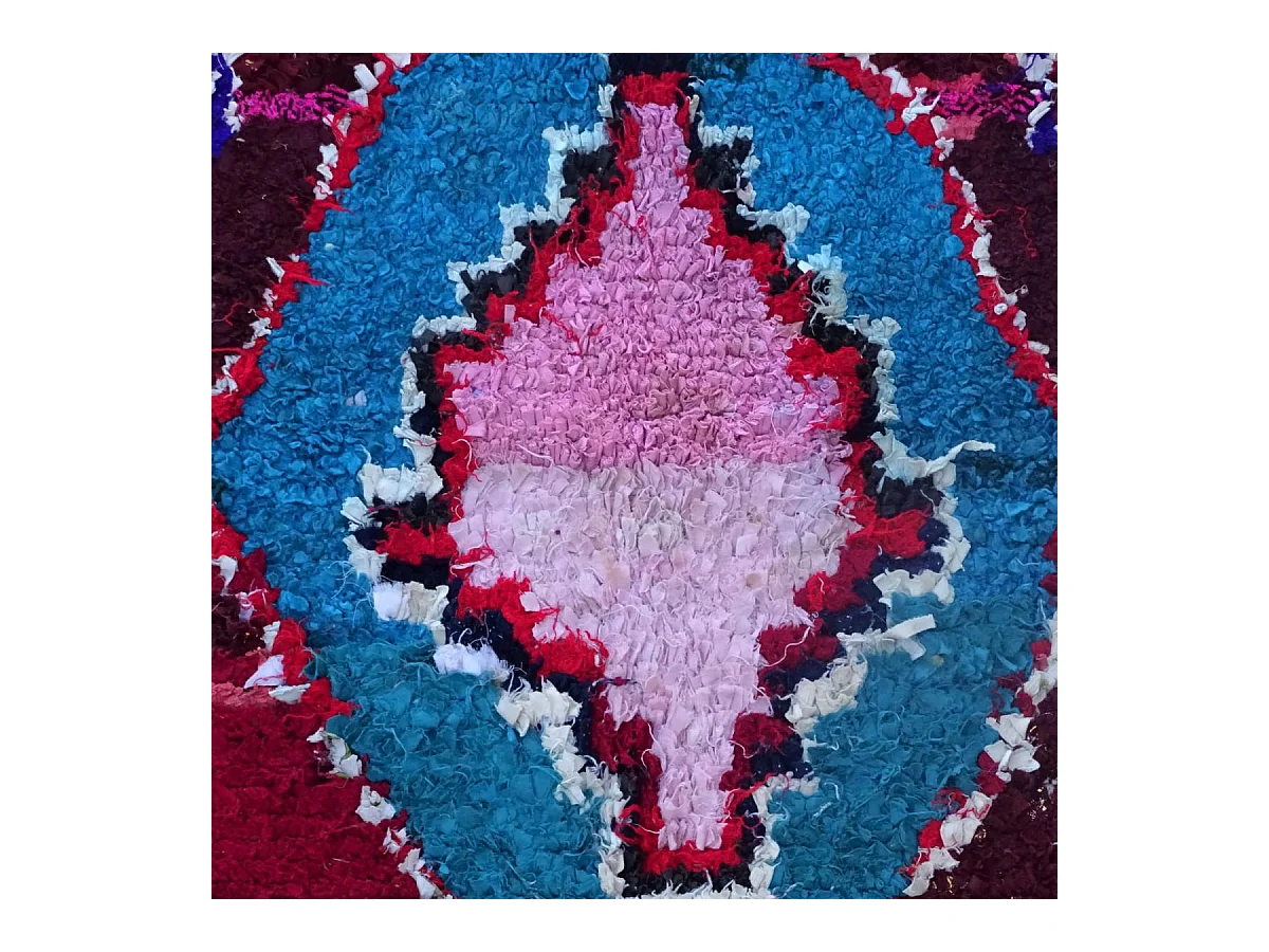 Authentique tapis berbère 120x230 fait main en tissu recyclé bleu et rouge KSABI