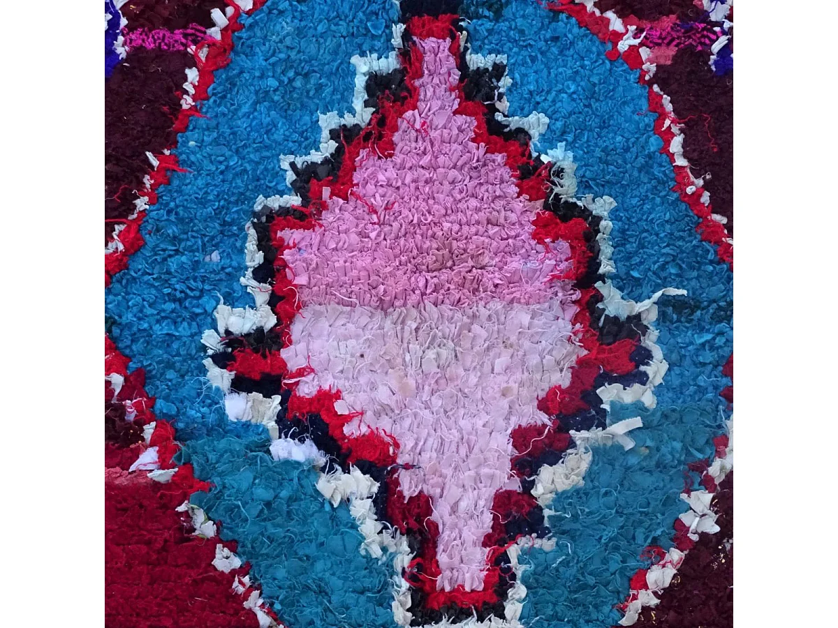 Authentique tapis berbère 120x230 fait main en tissu recyclé bleu et rouge KSABI