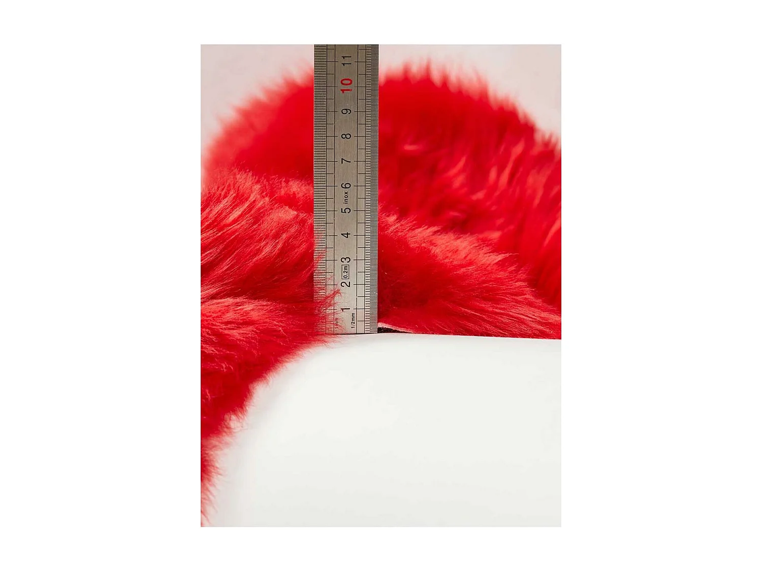 Tapis peau de mouton longs poils shaggy 60x95 en laine rouge SHEPHERD