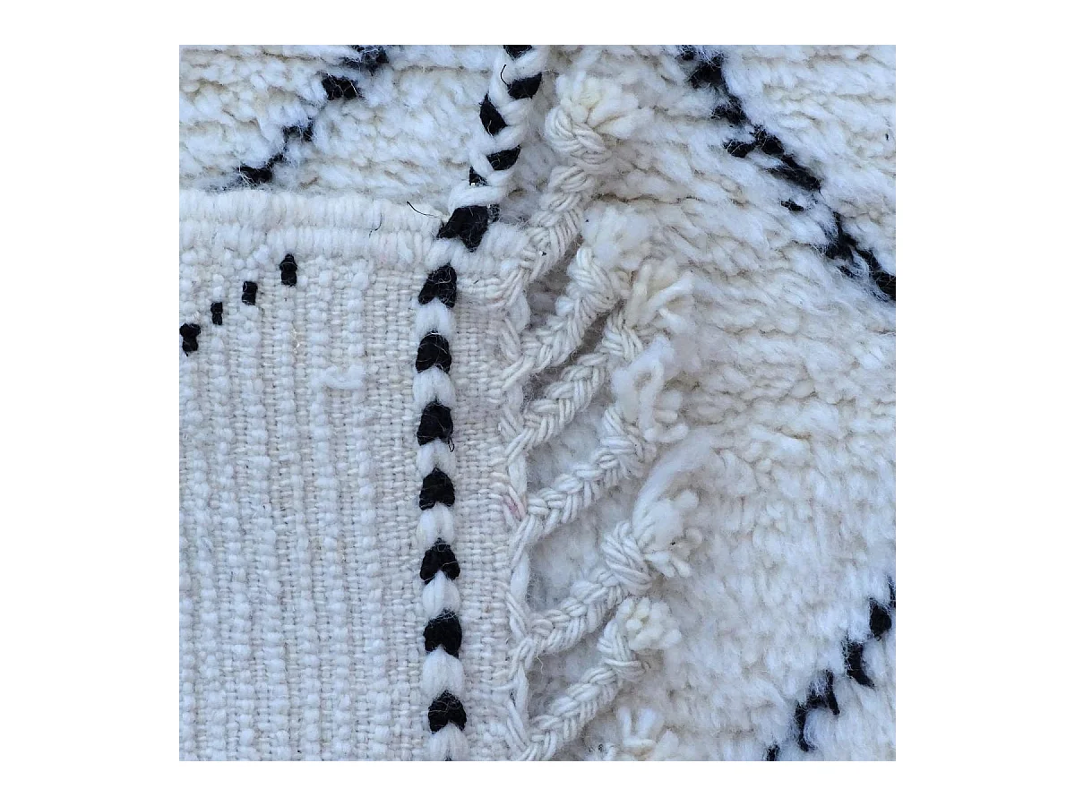 Authentique tapis berbère 85x310 fait à la main en laine blanc cassé et noir BENI OUARAIN AC