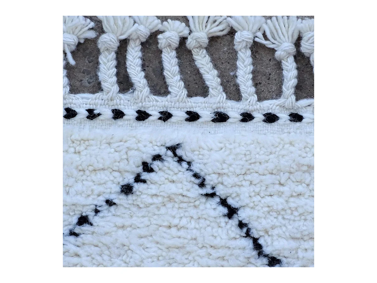 Authentique tapis berbère 85x310 fait à la main en laine blanc cassé et noir BENI OUARAIN AC