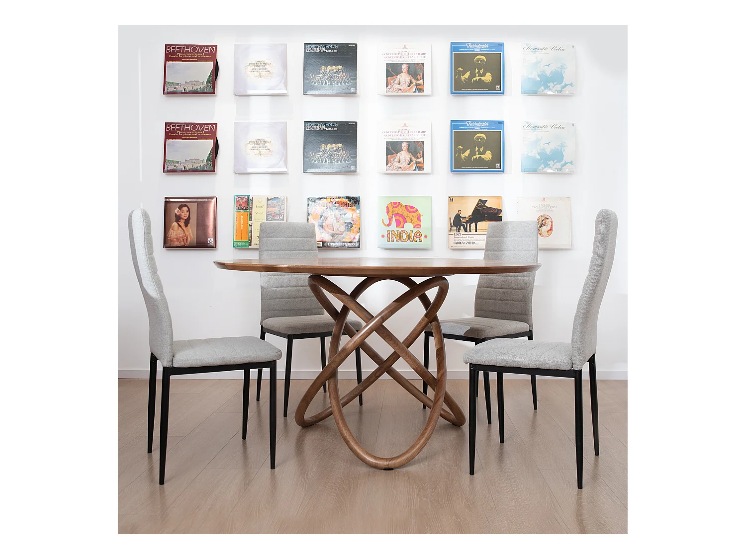 Silla de comedor de respaldo alto tapizada en tela gris con estructura de metal, juego de 4, ergonómica