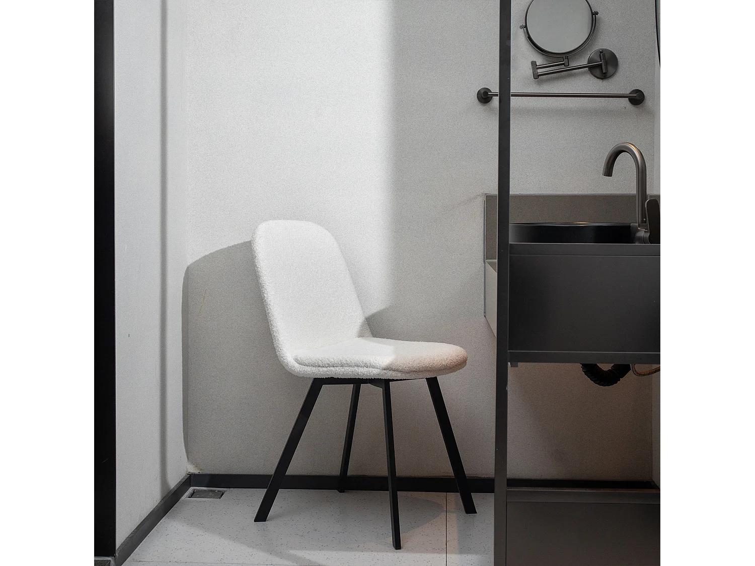 Cadeira de jantar Teddy-Fleece, macia, acolchoada, estável, estrutura de metal, bege