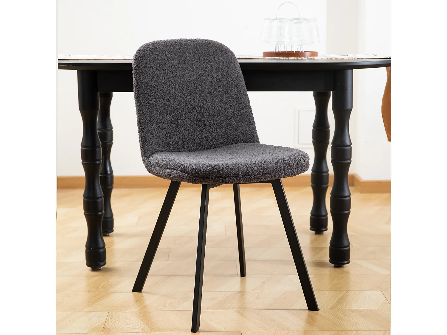 Silla de comedor Teddy-Fleece con acolchado suave y estructura metálica estable, color gris oscuro