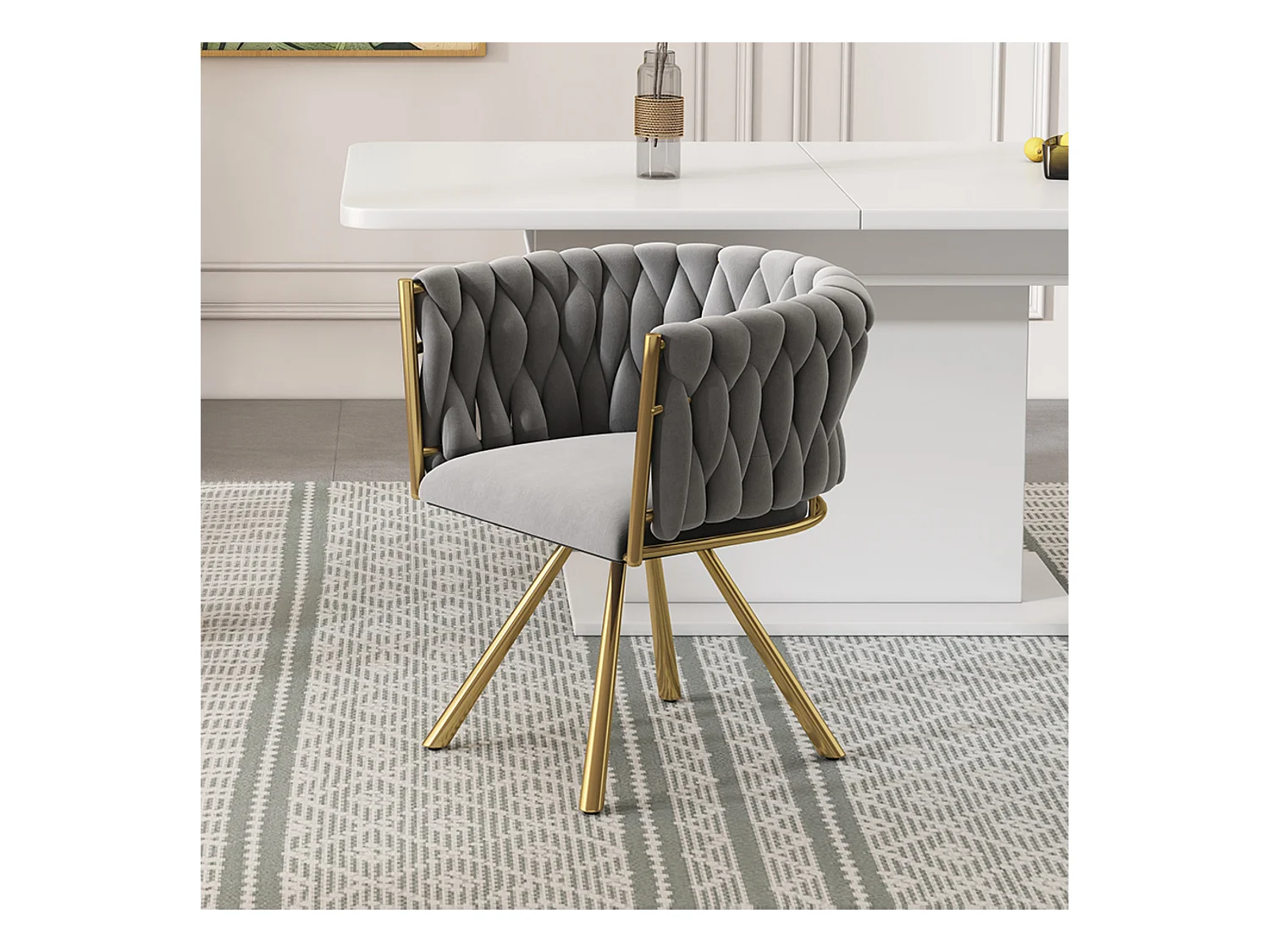 Sedia a sdraio in velluto dal design innovativo con piedini in metallo dorato per salone o camera da letto grigia