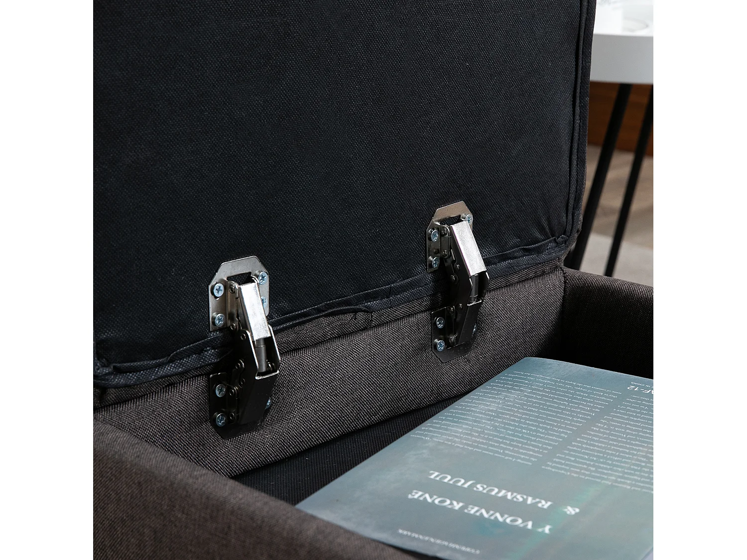 Poltrona de relaxamento com massagem 360° e pufe de poliéster reclinável 145° sala de estar quarto marrom 80x86x99 cm