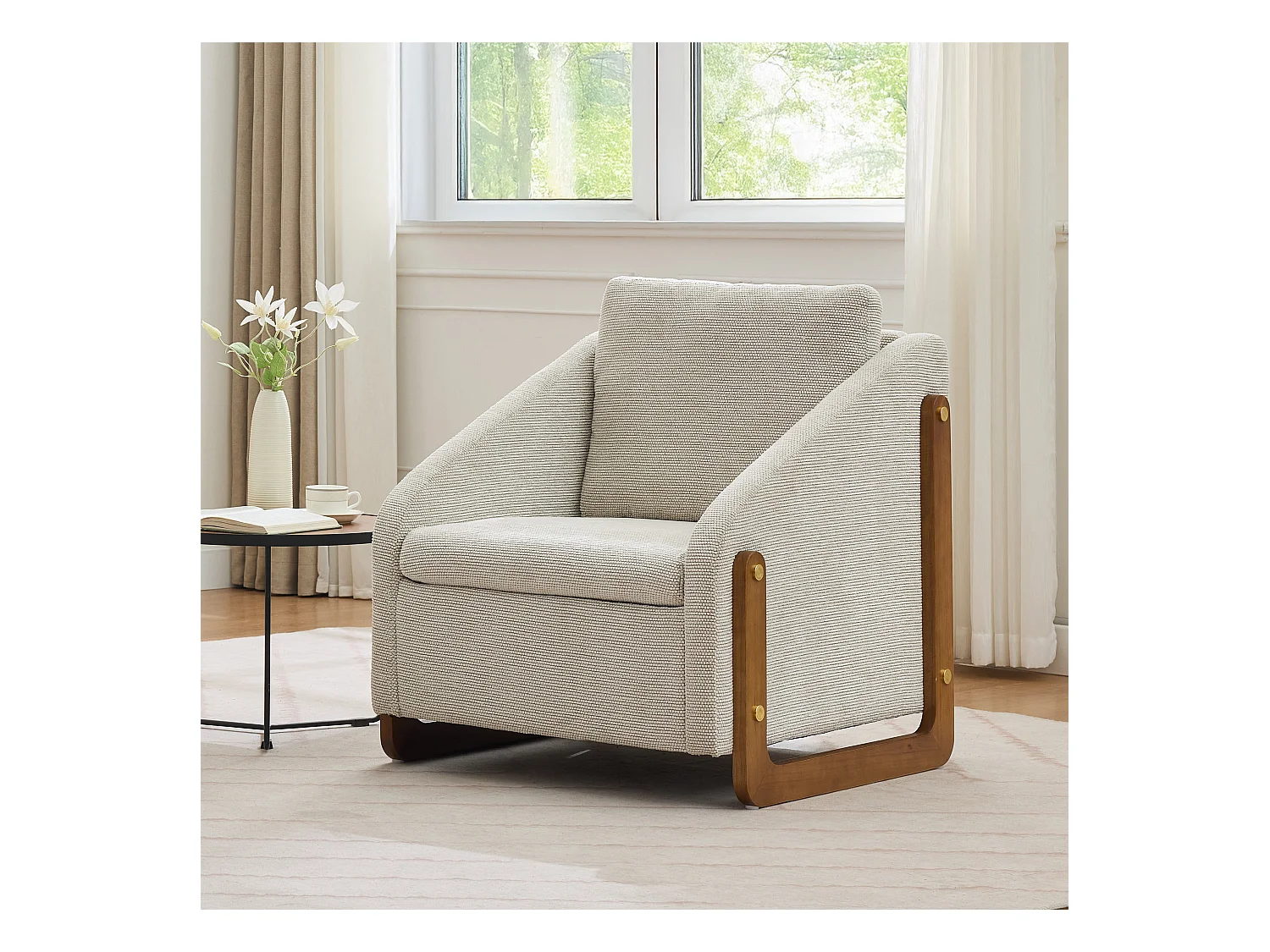 Sillón de chenilla beige para salón o dormitorio, con reposabrazos de madera, 73,5 x 73,5 x 73,5 cm