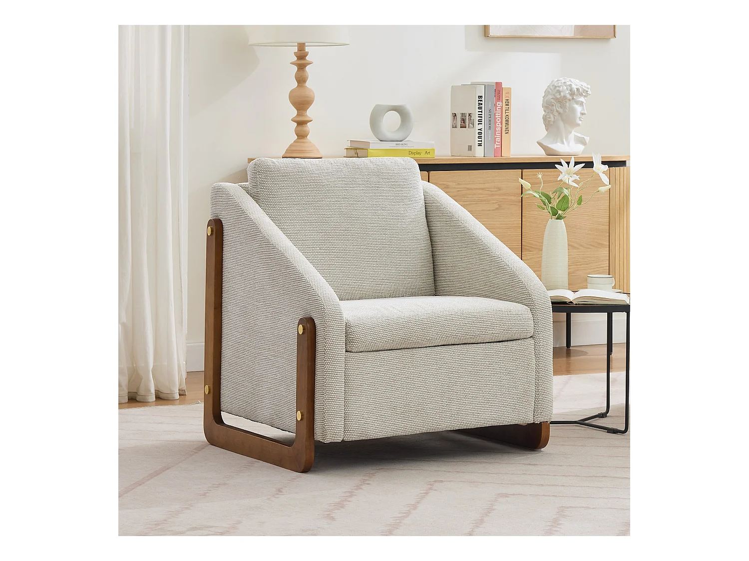Sillón de chenilla beige para salón o dormitorio, con reposabrazos de madera, 73,5 x 73,5 x 73,5 cm