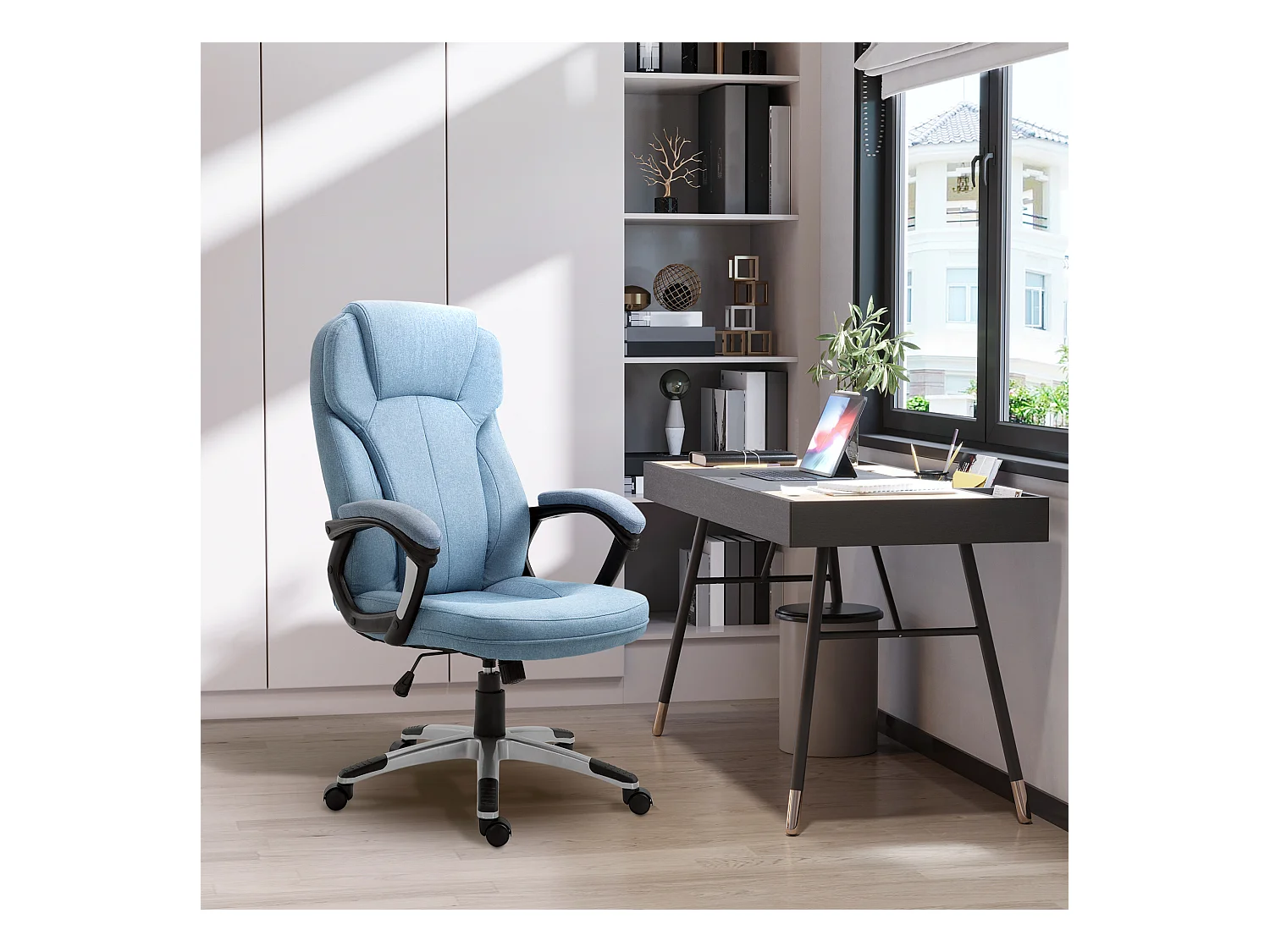 Cadeira de escritório ergonômica em linho azul claro com encosto alto e giratório 66x75x110-120cm