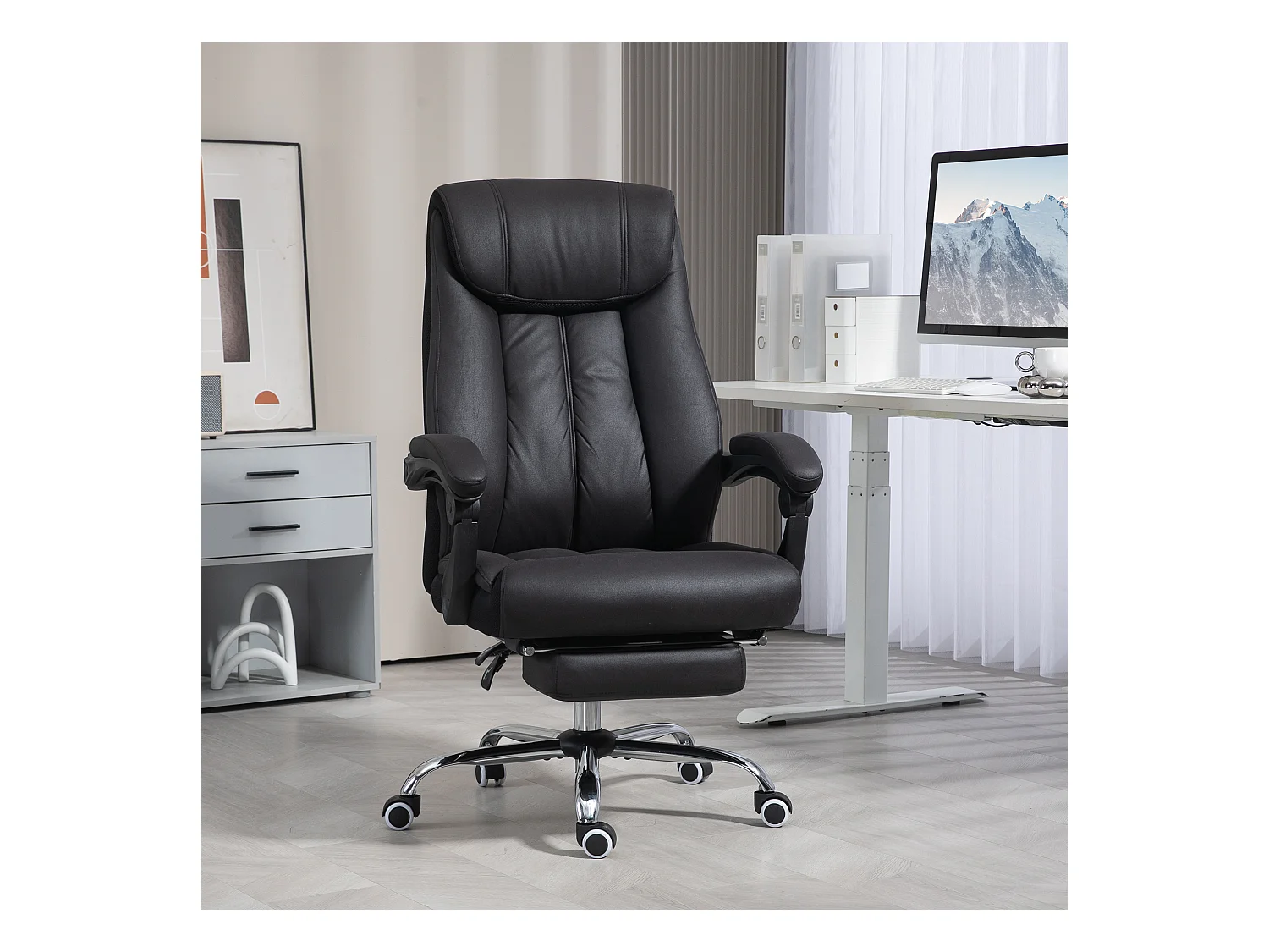 Chaise-office in microfibra nera con dossier inclinabile 145° girevole e poggiapiedi 120 kg