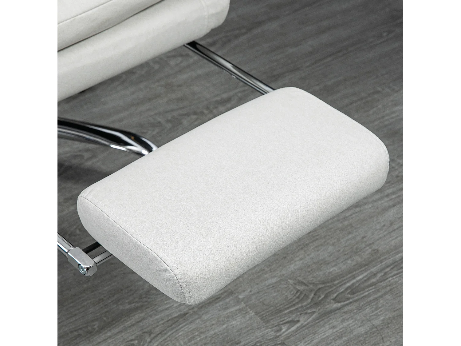 Sillón de masaje de oficina de piel sintética color crema con respaldo reclinable a 135°, altura regulable, 120 kg