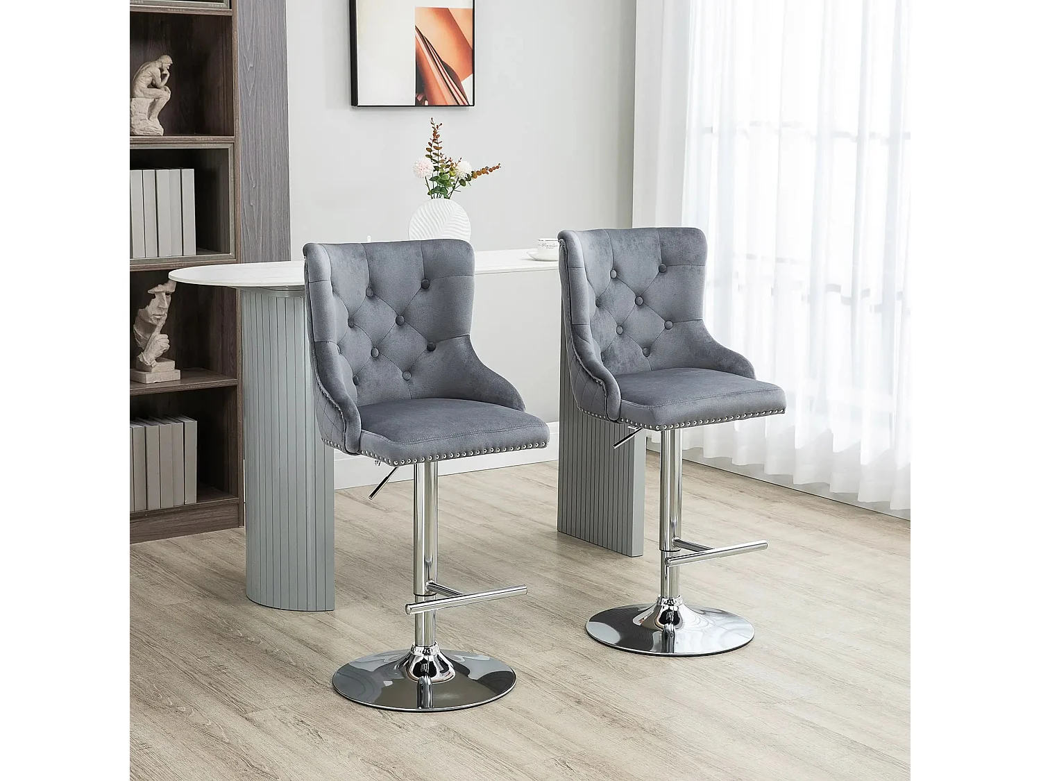 Taburetes de bar ajustables de 2 piezas en tela de terciopelo giratorios con respaldo y reposabrazos y reposapiés gris claro