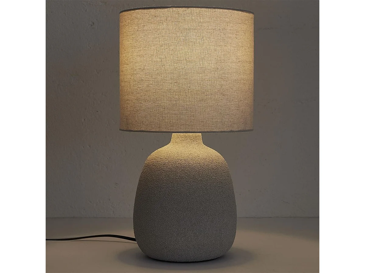 Lampe à poser en terre cuite embossée argent et abat-jour lin (H40cm)