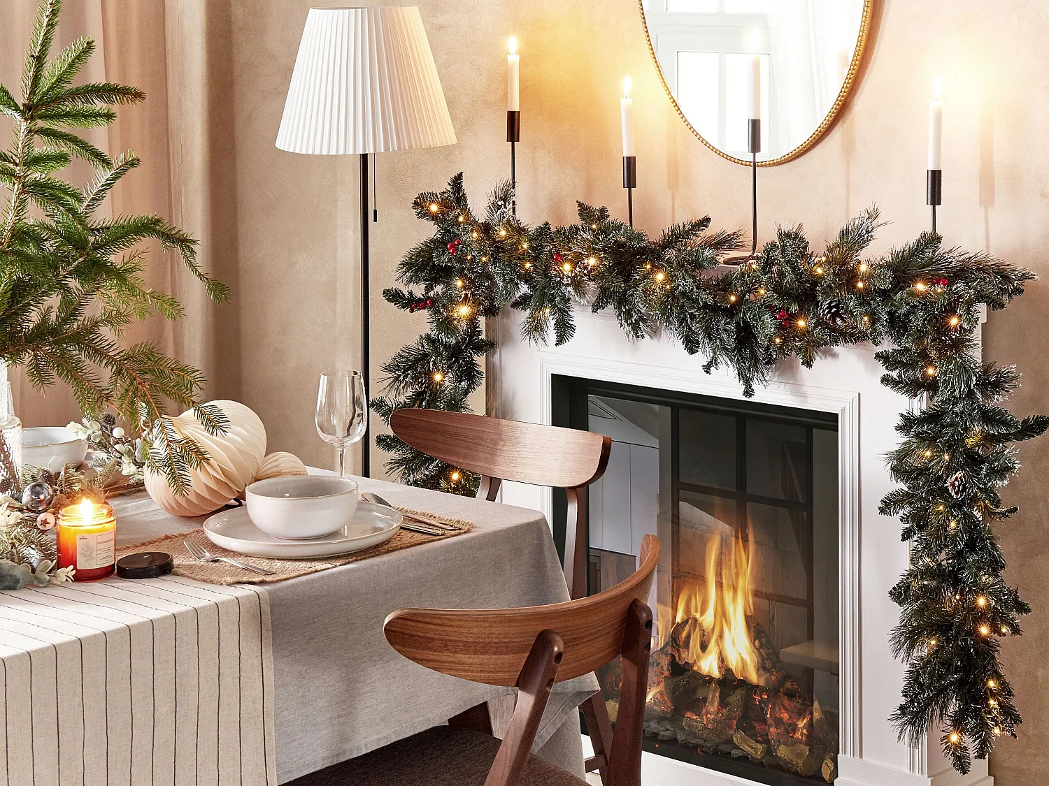 Ośnieżona świąteczna girlanda LED 270 cm zielona WAPTA