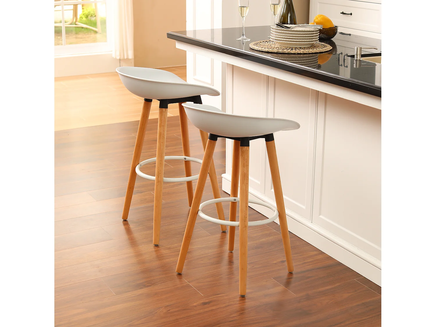 Lot de 2 tabourets de bar scandinave， Siège en plastique blanc, Pieds en bois, L45*D43.5*H77.5cm