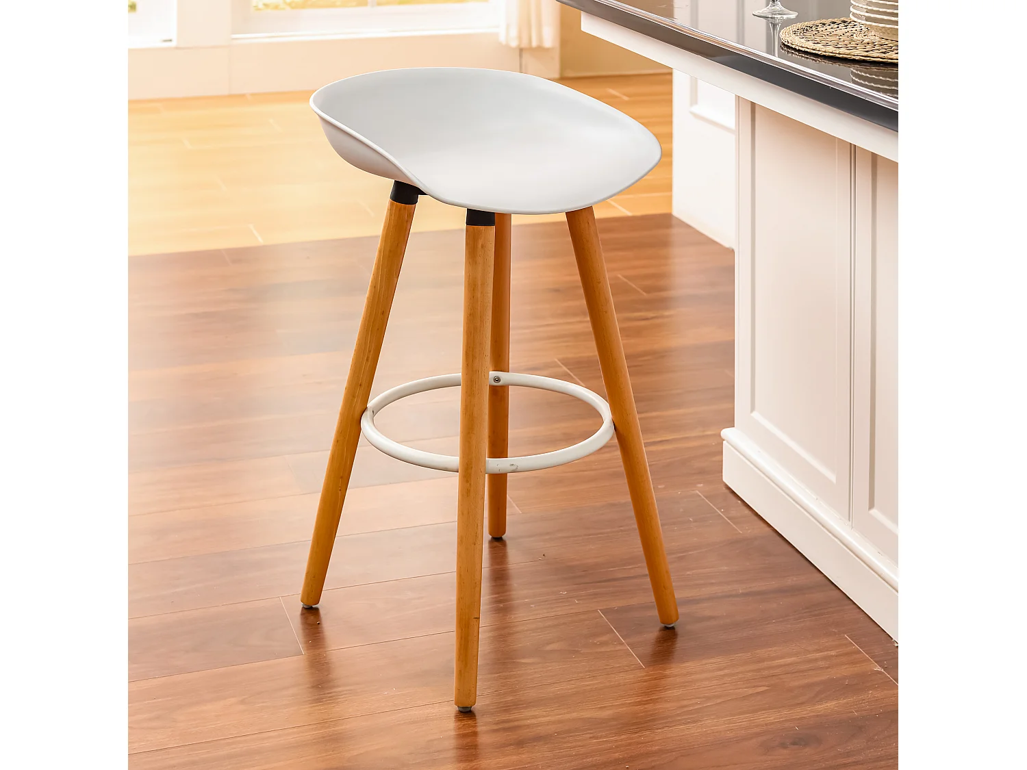 Lot de 2 tabourets de bar scandinave， Siège en plastique blanc, Pieds en bois, L45*D43.5*H77.5cm