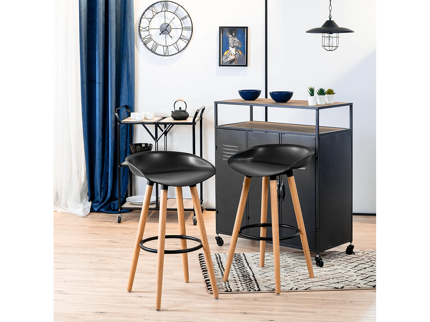 Lot de 2 tabourets de bar scandinave， Siège en plastique noir, Pieds en bois, L45*P43.5*H77.5cm