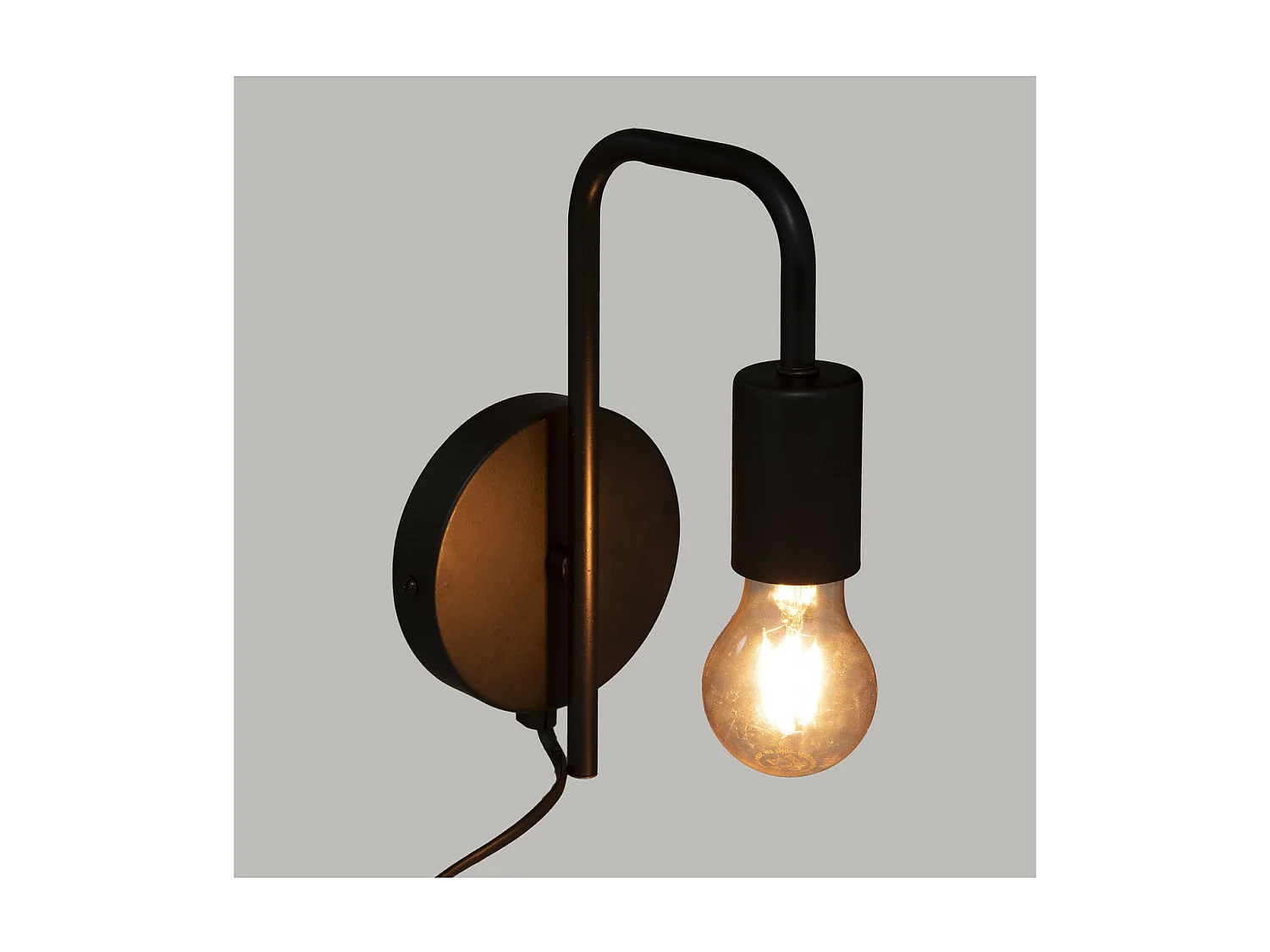 Aplique moderno de metal