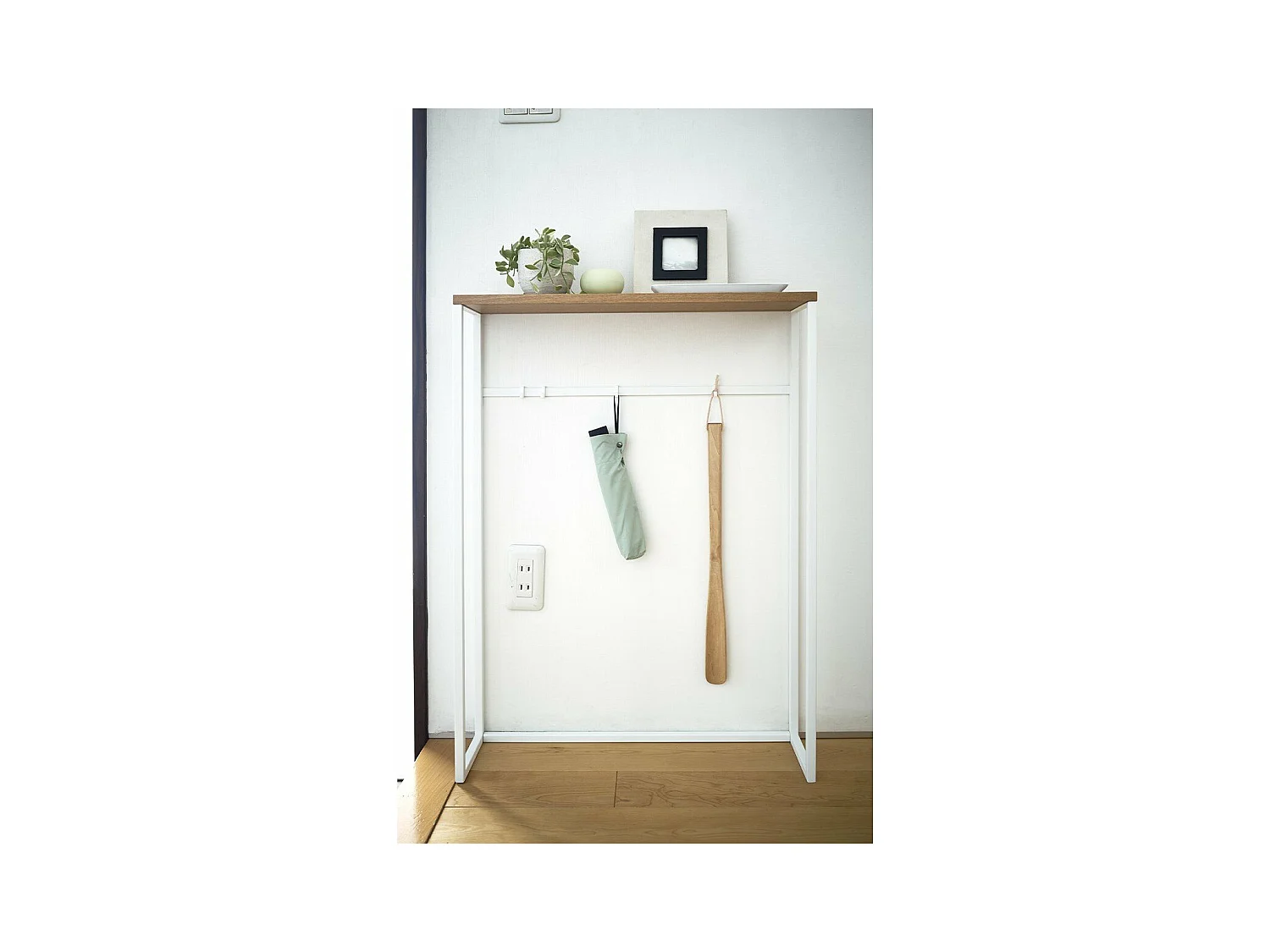 Eingangskonsole aus Holz und Metall Tower