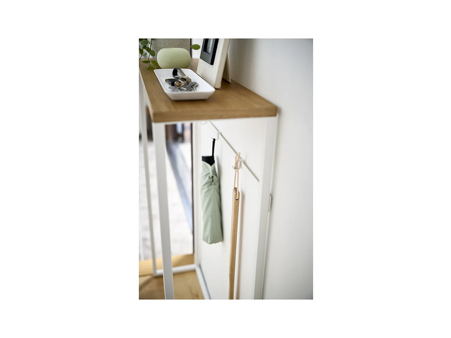 Eingangskonsole aus Holz und Metall Tower