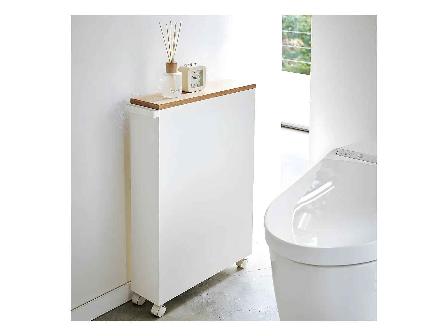 Estante de aseo con ruedas, metal y madera Slim