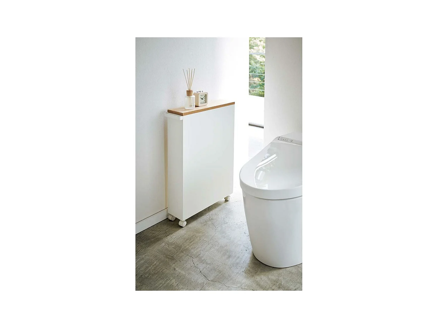 Estante de aseo con ruedas, metal y madera Slim