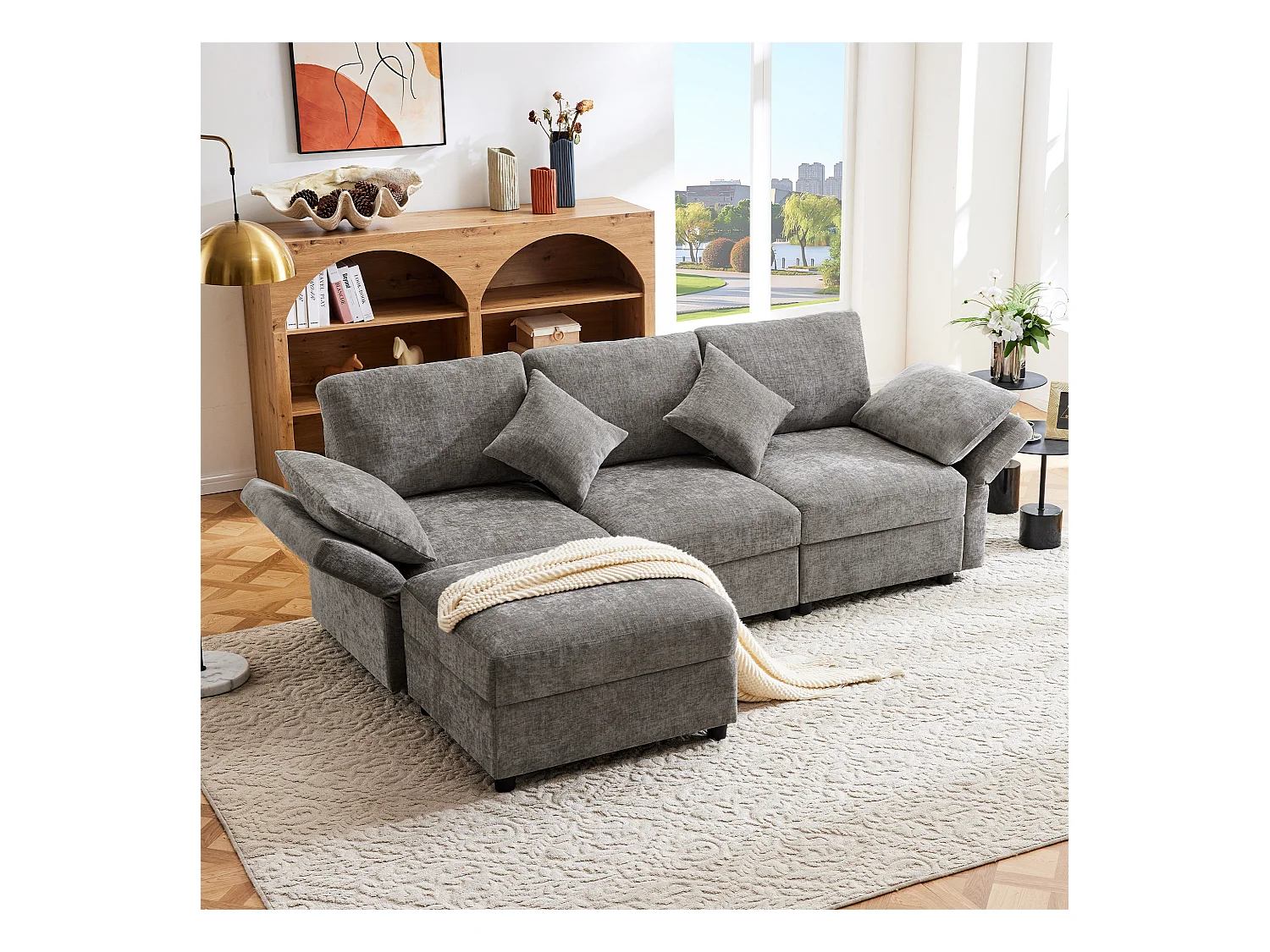 Canapé d'angle en L avec repose-pieds, comprenant quatre coussins, des accoudoirs réglables et un revêtement confortable en chenille gris