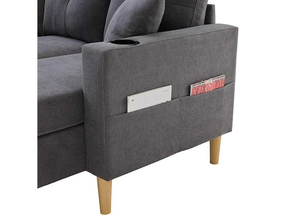 Canapé trois places en L avec méridienne, compartiment de rangement, porte-gobelets intégrés et deux coussins inclus，Gris foncé.