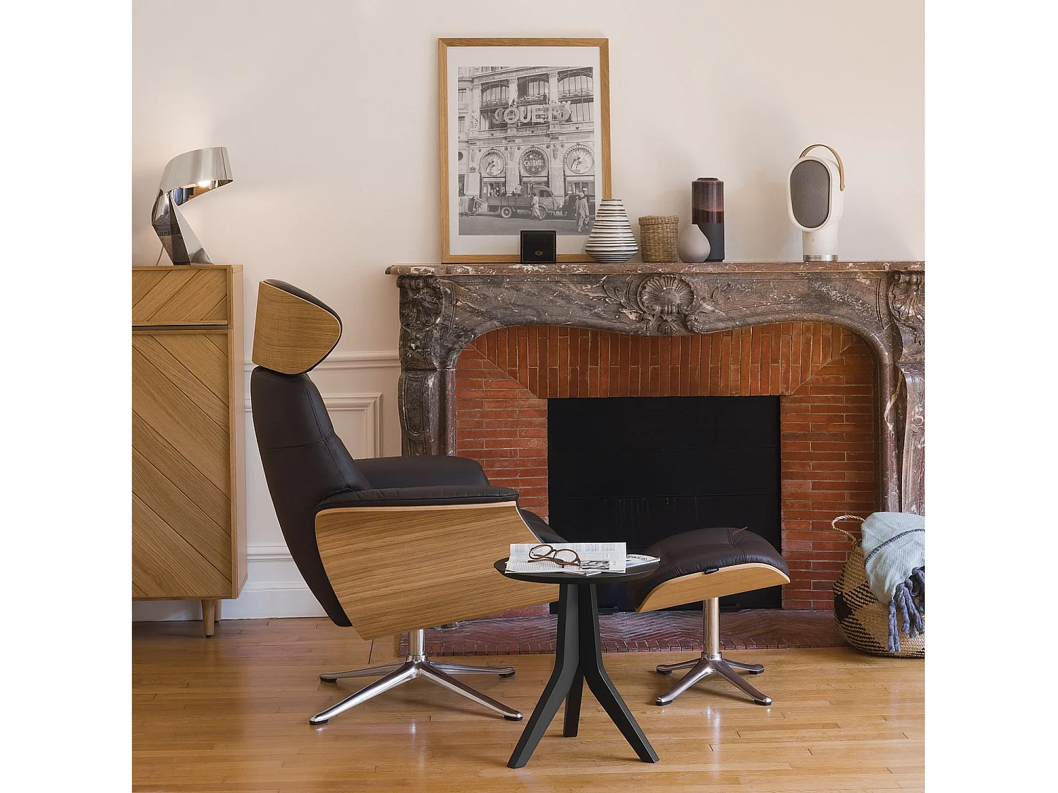 Fauteuil en cuir Savoy, bois plaqué noyer et aluminium poli - Noir obsidienne