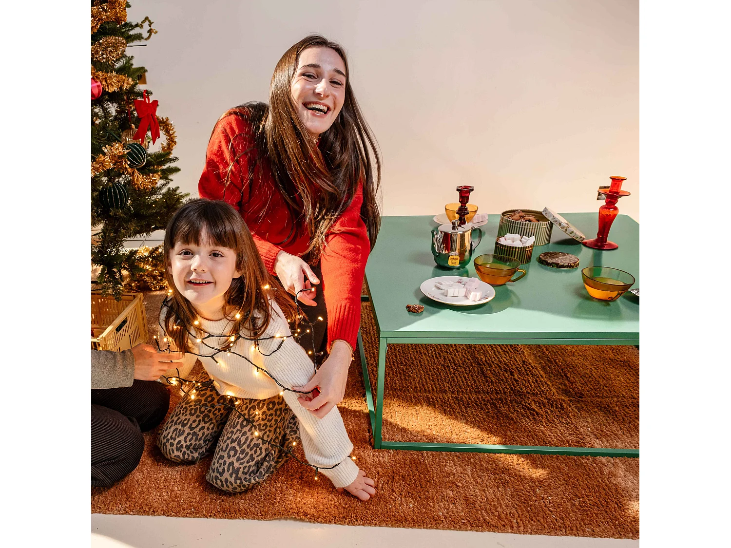 Table basse carrée moderne L90 cm vert sauge