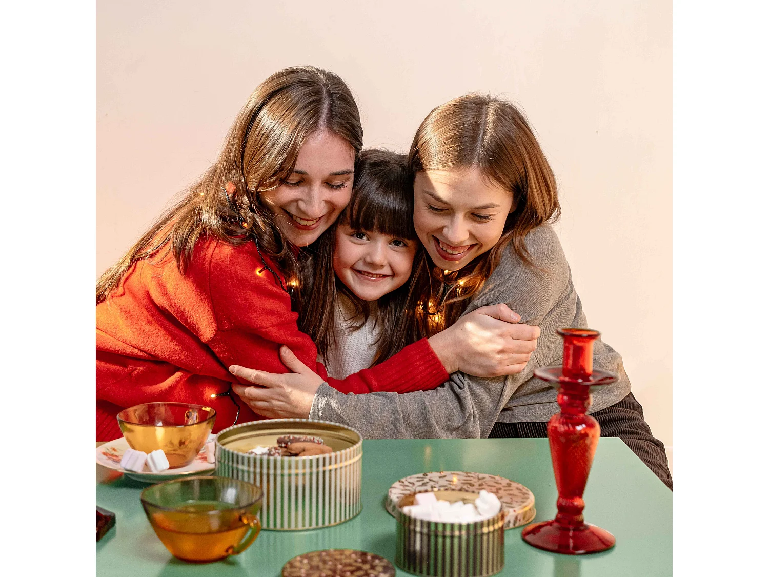 Table basse carrée moderne L90 cm vert sauge