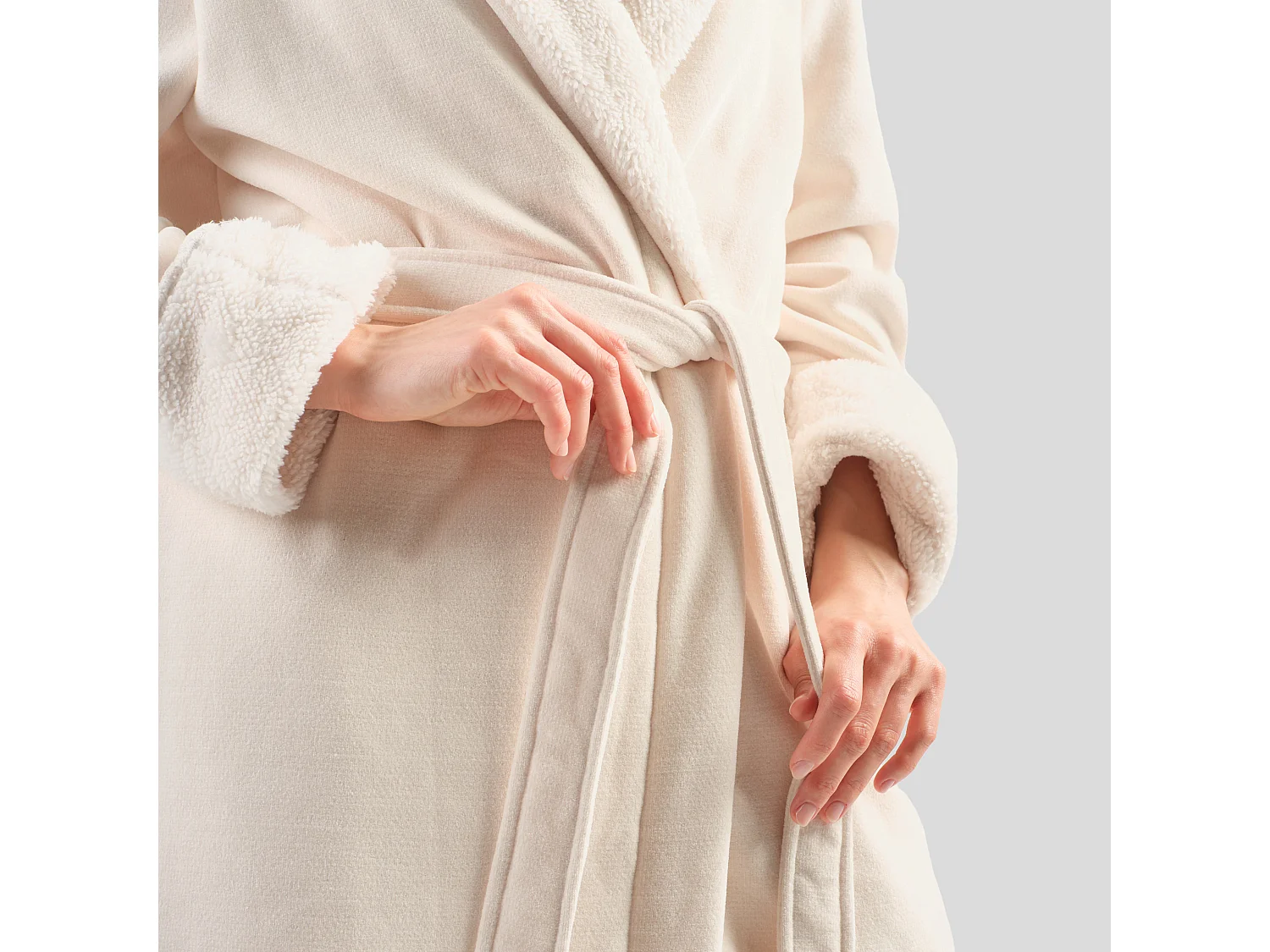 Bademantel Agnella mittel ecru 65 x 115
