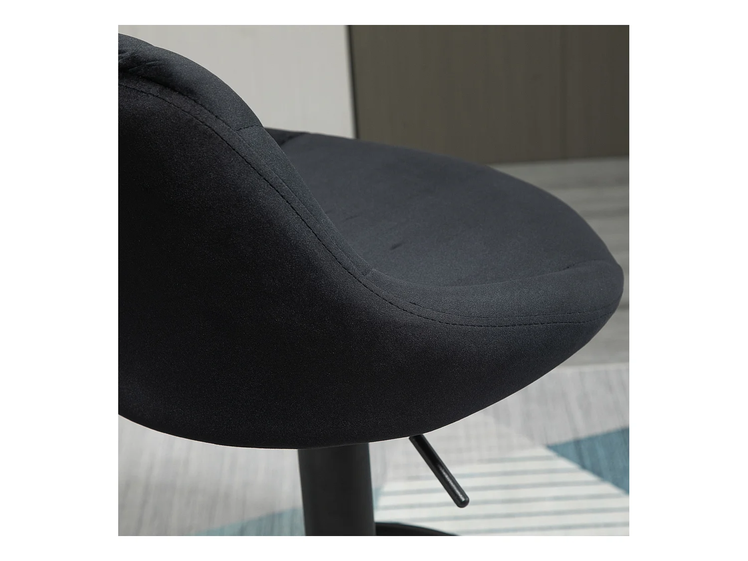 Lot de 2 tabourets de bar, réglables en hauteur, noirs, avec repose-pieds et dossier en velours et métal