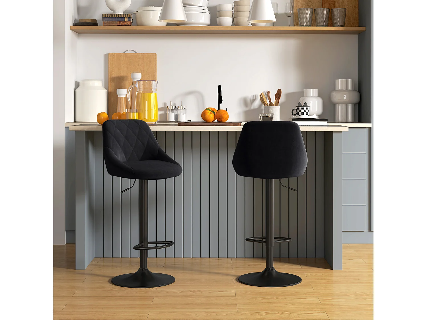 Juego de 2 taburetes de bar, regulables en altura, color negro, con reposapiés y respaldo de terciopelo y metal.