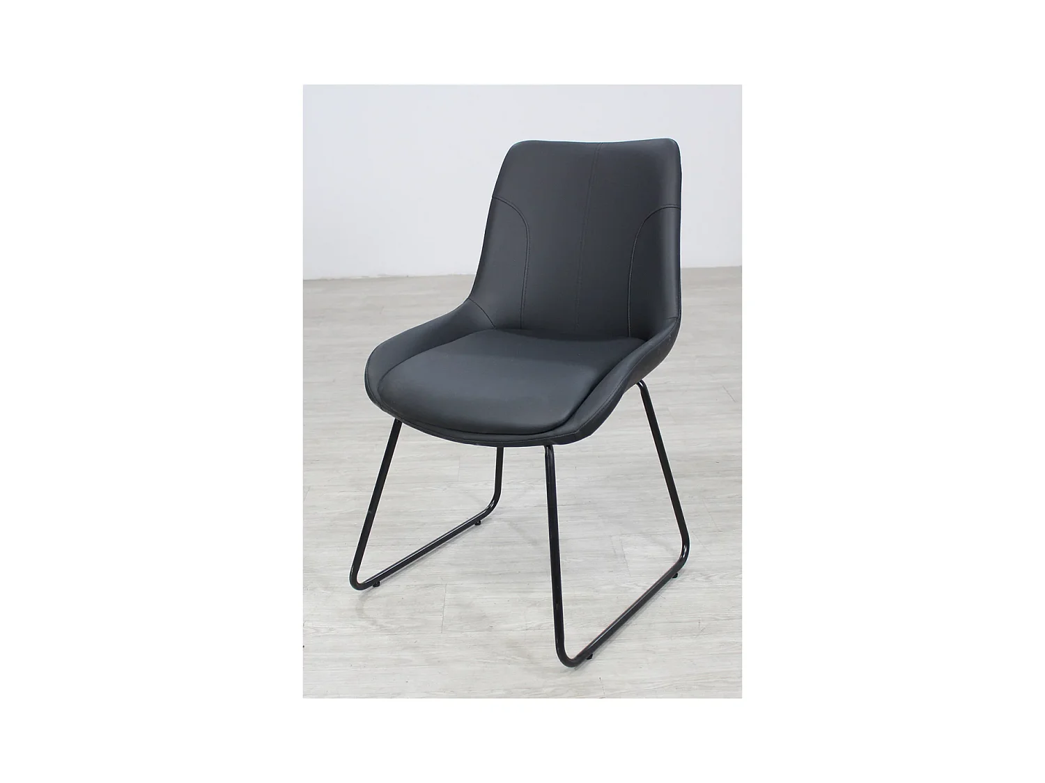 Pack de 4 sillas Md-Elise tapizadas en piel sintética negro, 85cm(alto) 53cm(ancho) 62cm(