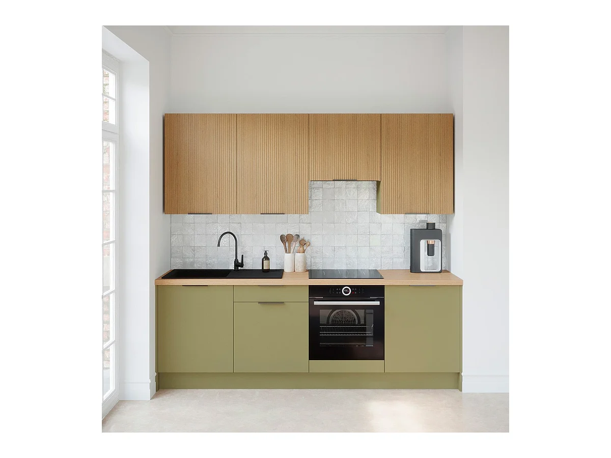 Ensemble de 8 meubles de cuisine - L. 245 cm - vert olive et chêne clair cannelé - Luzia Mix