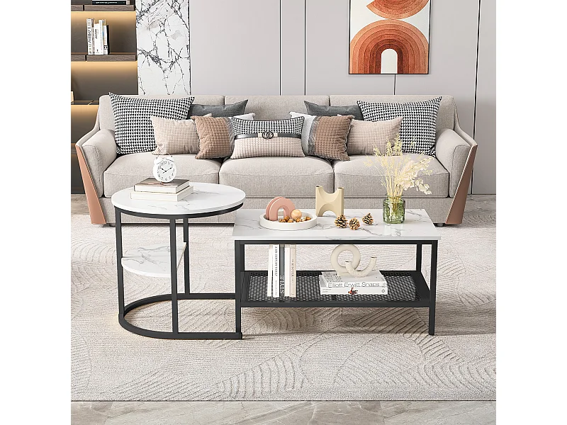 Tavolini da caffè rettangolari e rotondi impilabili in marmo bianco con struttura in metallo nero, dal design moderno ed elegante.